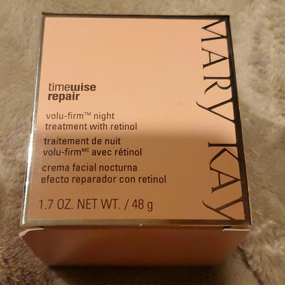 NEW Timewise repair night treatment with retinol. 1.7 oz/ 48 gm